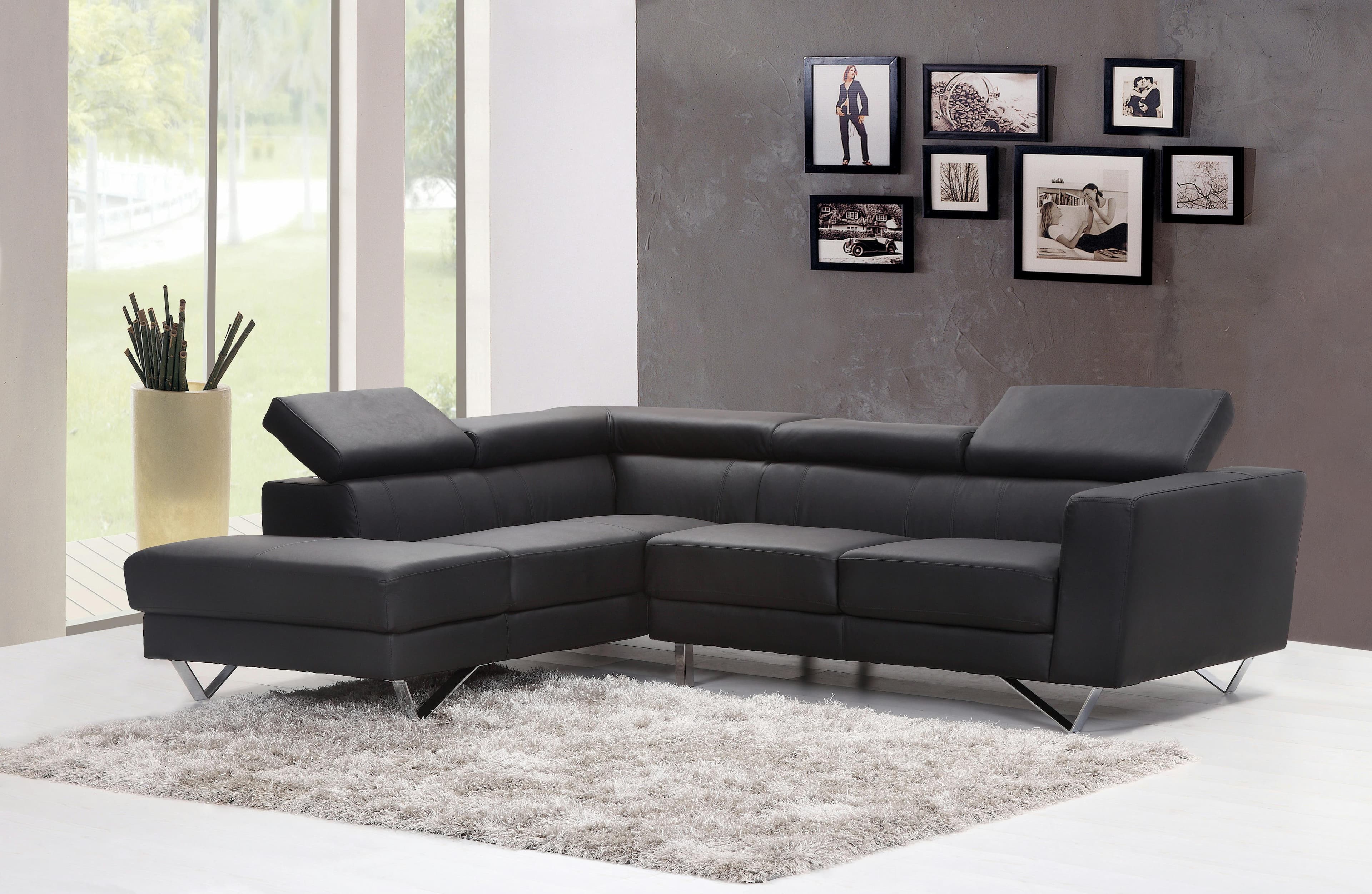 Luxus-Sofas und Möbelkollektion in stilvollem Setting